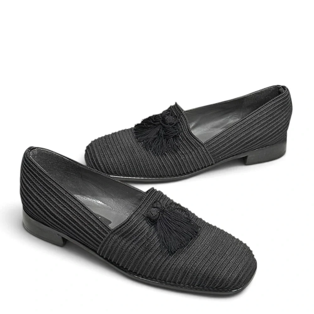 Stuart Weitzman Paisano Stretch Loafer 9B Black Textured Tassel Shoes Old Money